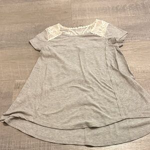 Xhilaration Gray Lace Accent Short Sleeve Top